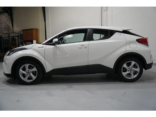 Toyota C-HR 1.8 Hybrid Active navigatie 1e eigen. cruise-controle 17"-lmv drivers-assist PDC v+a ECC...