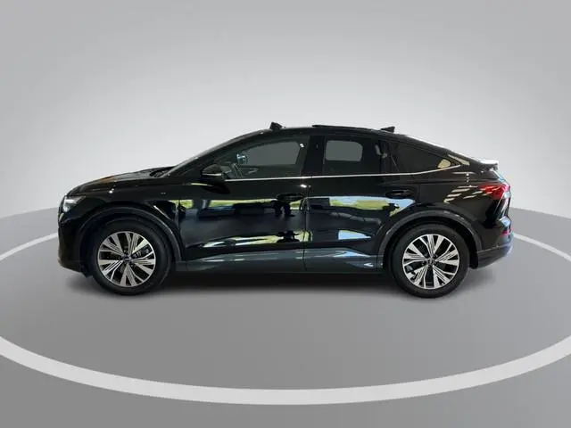 Audi Q4 Sportback e-tron 40 Advanced 204pk 82 kWh · Panoramadak · Trekhaak · Stoelverwarming · Apple...