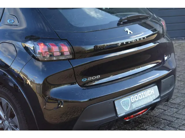 Peugeot e-208