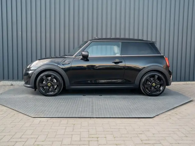 MINI Electric MINI Yours 33 kWh | Leder | Pano | Head Up | Harman/Kardon | Keyless | Camera | Prijs...