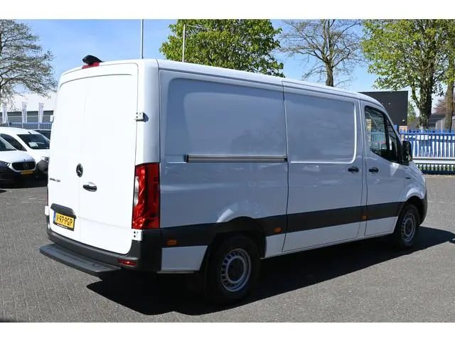 Mercedes-Benz eSprinter 314 RWD L2H1 Pro 81kWh Snellader, Leder stuur, Led in laadruimte, Etc.