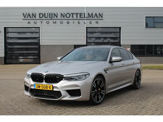 BMW 5-serie M5 / Keramisch / B&W / Akrapovic / N.A.P.