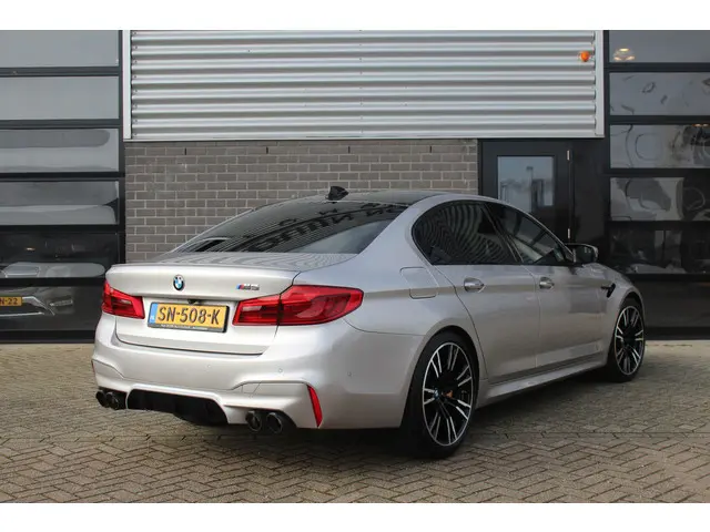 BMW 5-serie M5 / Keramisch / B&W / Akrapovic / N.A.P.