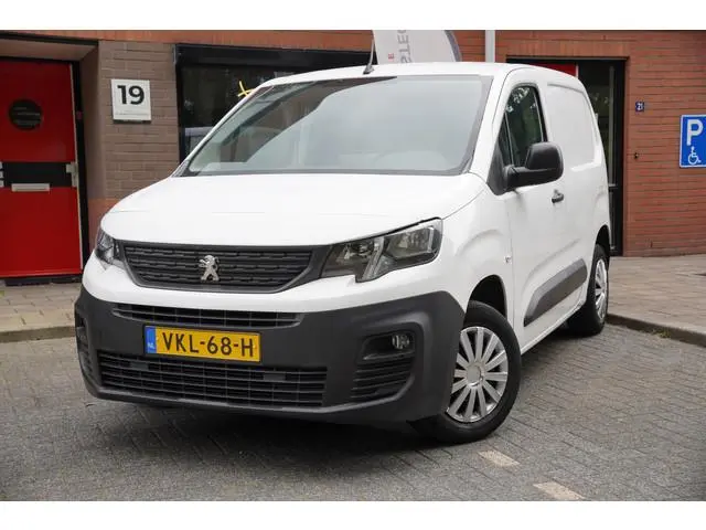 Peugeot Partner 1.2 PureTech Premium Navigatie / PDC / Airco