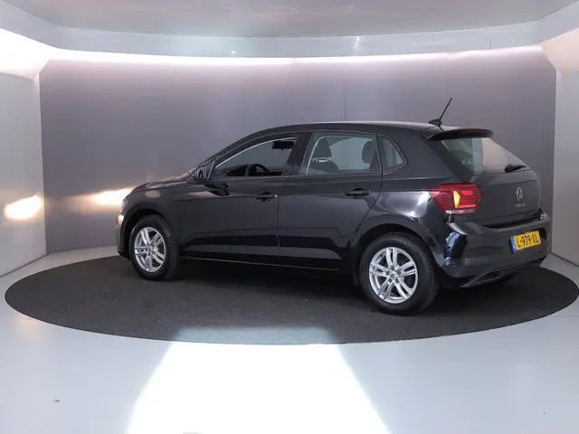 Volkswagen Polo 1.0 TSI Comfortline Business 95 pk | Navigatie | Parkeersensoren | Achteruitrijcamer...