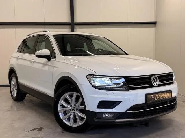 Volkswagen Tiguan 2.0 TSI 4Motion Highline | Leder | Electrische trekhaak | Stoelverwarming | Achter...