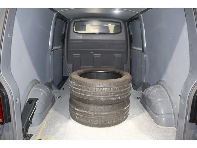 Volkswagen Transporter 2.0 TDI 150pk L2 H1 Bulli 75th Edition