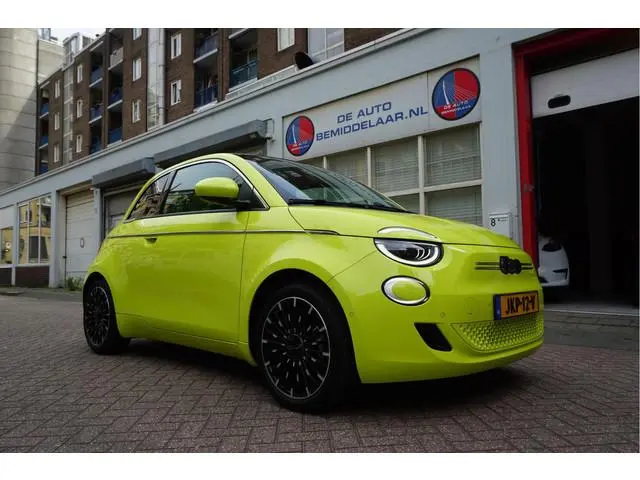 Fiat 500 e La Prima | Ultra Luxe | Leer | Panorama | Adaptive cruise + Lane | Apple Carplay | 17inck...