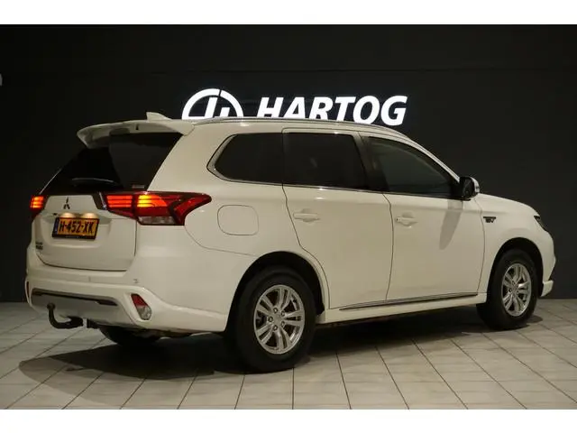 Mitsubishi Outlander 2.4 PHEV Pure + TREKHAAK / CARPLAY / CAMERA / STOELVERWARMING /