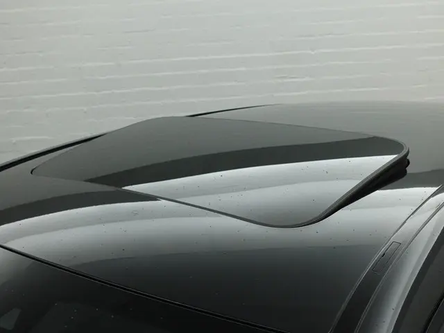 Mercedes-Benz EQC 400 4MATIC Night Edition 80 kWh Aut- Schuifdak, Sfeerverlichting, Standkachel, Park Assist, Park Pilot, Xenon Led, Carplay