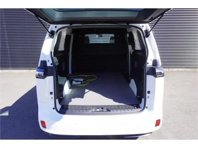 Volkswagen ID. Buzz Cargo 77 kWh 204pk Apple Carplay Achterklep 2 Stoelen Navigatie LED Parkeersenso...