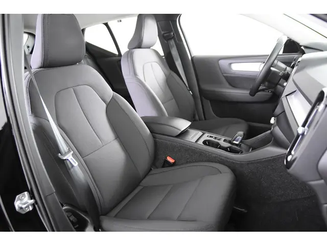 Volvo XC40 1.5 T3 Momentum Pro *1ste Eigenaar*18 inch R-Design*Navigatie*