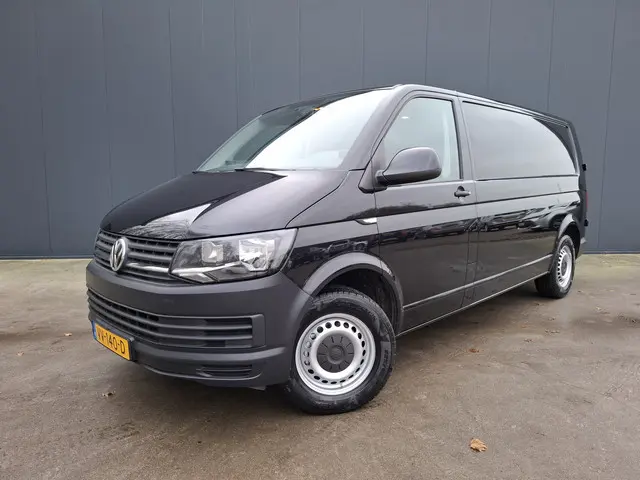 Volkswagen Transporter 2.0 TDI 140 PK L2H1 Highline 2.500 AHG 3 PERS TREKHAAK AIRCO CRUISE
