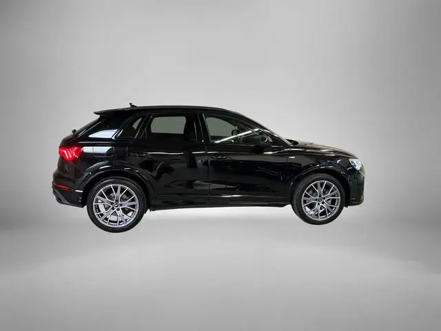 Audi Q3 45 TFSIe 180kW/245PK S Line · Camera + Parkeersensoren · Apple/Android Car Play · Dodehoekse...