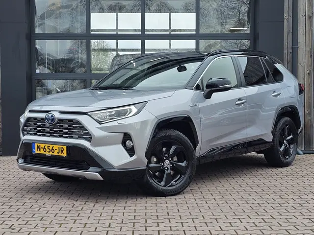 Toyota RAV4 2.5 Hybrid Style | Bi-tone | LED | Trekhaak | Navi | App-connect | Camera | All-seasons...