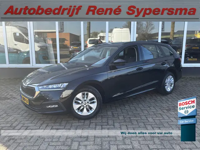 ŠKODA Octavia Combi 1.0 e-TSI Business Edition | Sfeerverlichting | Parkeersensoren | Apple Carplay...