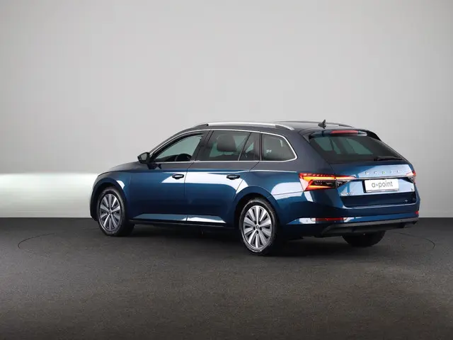 Skoda Superb 1.4 TSI iV Style 218 pk Automaat (DSG) | Navigatie | Parkeersensoren (Park assist) | Ac...
