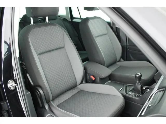 Volkswagen Tiguan 1.4 TSI 150pk Connected Series Trekhaak Navigatie Stoelverwarming