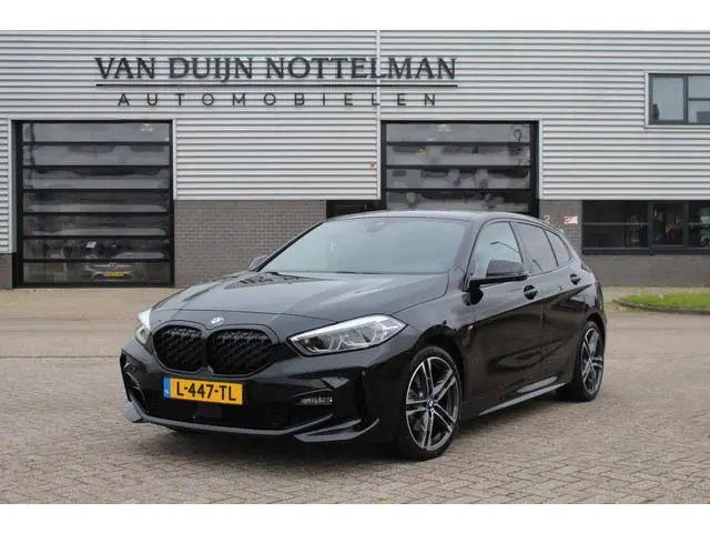 BMW 1-serie 118i Business Edition M Sport / Carplay / LED / N.A.P.