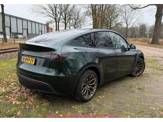 Tesla Model Y RWD LFP 60KWH 96%SOH BRITISH RACING GREEN + 20 INCH !! AUTOPILOT / TREKHAAK