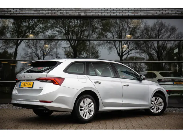 ŠKODA Octavia Combi 1.0 e-TSI Business Edition , Virtual cockpit, Cruise, Carplay, NL-Auto,