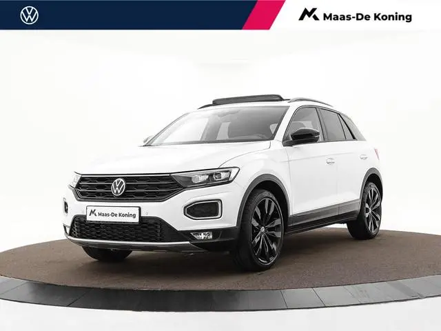 Volkswagen T-Roc 1.5 TSI 150pk DSG Sport · Panoramadak · Dodehoeksensor · Stoelverwarming · 19"Velge...