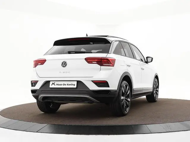 Volkswagen T-Roc 1.5 TSI 150pk DSG Sport · Panoramadak · Dodehoeksensor · Stoelverwarming · 19"Velge...