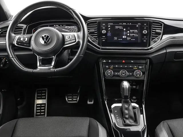 Volkswagen T-Roc 1.5 TSI 150pk DSG Sport · Panoramadak · Dodehoeksensor · Stoelverwarming · 19"Velge...