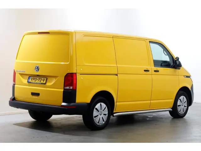 Volkswagen Transporter T6.1 2.0 TDI 150pk L1H1 DSG-Automaat Airco/Navi/2x Schuifdeur 04-2022