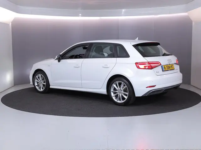 Audi A3 Sportback 1.4 e-tron Sport 204pk | Parksensors| Camera| 17'LM-velgen | verwarmde voorstoelen