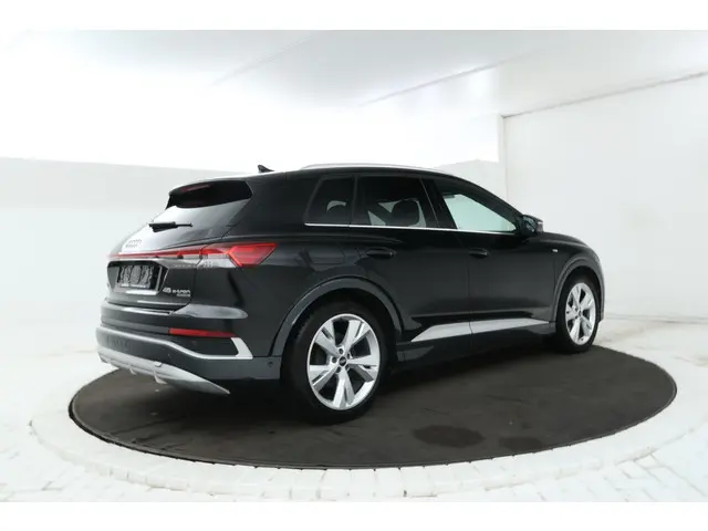 Audi Q4 e-tron 45 quattro S edition 77 kWh 265PK, S-line! Leer, Climate,
