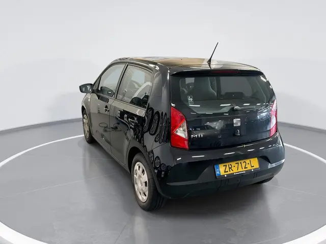 SEAT Mii 1.0 60pk Style Intense · Cruise Control · P-Sensoren · Airco · Radio · Bluetooth · 14'' Inc...