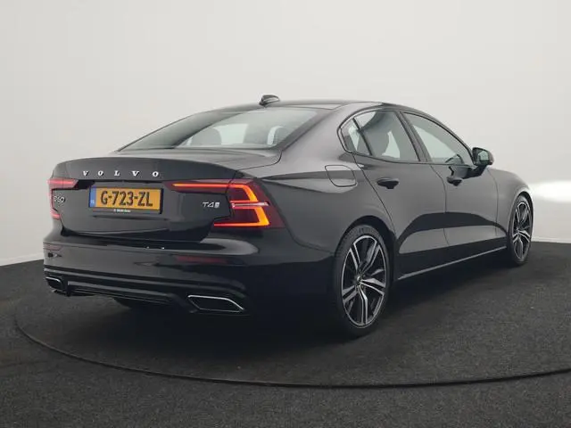 Volvo S60 T4 R-Design 191pk | Lederen Sportstoelen Memory | Camera | 19"L.M. | Apple Carplay | Virtu...