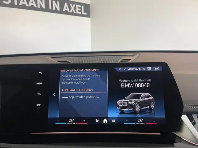 BMW iX1