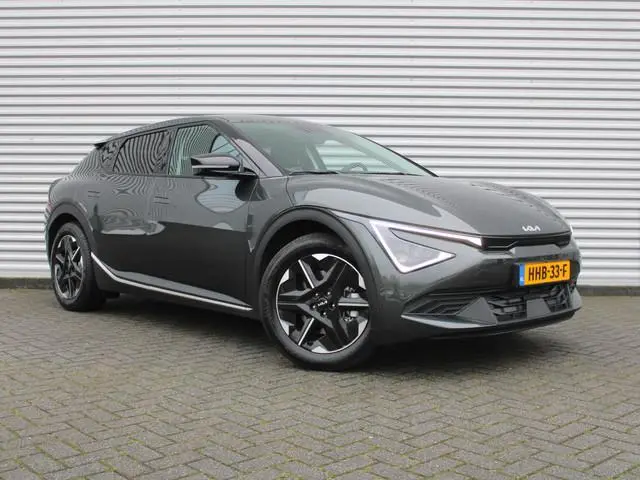 Kia EV6 Light Edition 63 kWh | Stuur-/stoelverwarming | Camera | 19" LM | LED | Adap. Cruise | Clima...