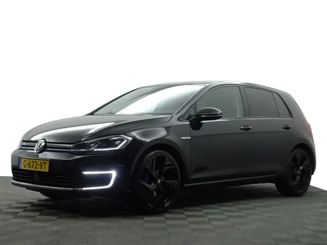 Volkswagen e-Golf Highline Aut- CarPlay, Dynamic Select, Park Assist, Led, Stoelverwarming, Ada Crui...