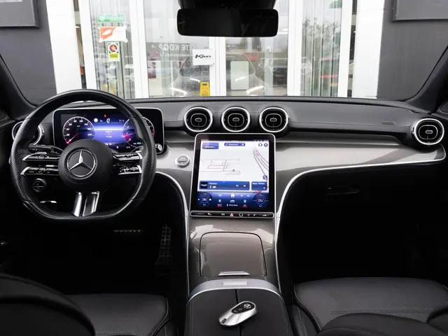 Mercedes-Benz C-klasse 200 Launch Edition AMG Line | Pano-dak | 19" | LED | NL auto |