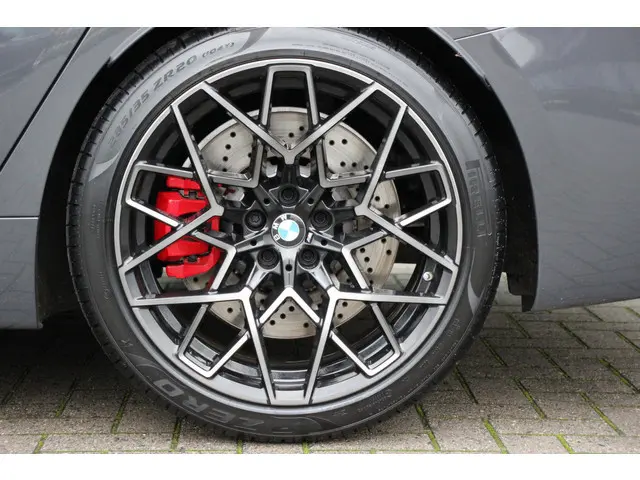 BMW M8