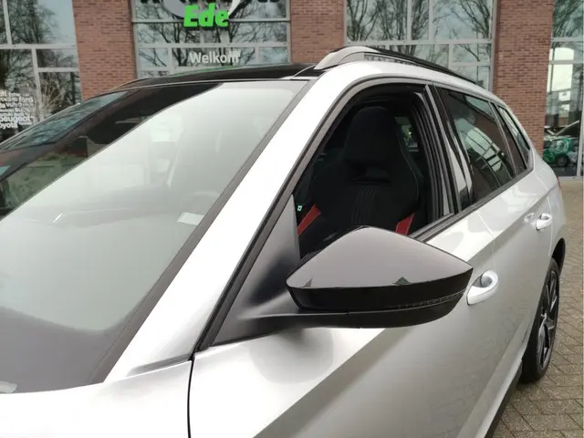 ŠKODA Kamiq 1.0 TSI DSG Monte Carlo Panoramadak - Stoel+Stuur+Voorruitverwarming - 18Inch LMV