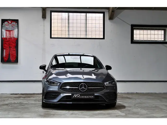 Mercedes-Benz CLA-klasse Shooting Brake 200 Business Solution AMG | Memory | Panoramadak | Trekhaak...