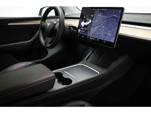 Tesla Model Y Performance AWD 75 kWh SOH 94% | PANORAMADAK | STUURVERWARMING | CAMERA