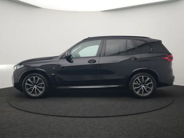 BMW X5 xDrive50e M Sport Plug In Hybride 490pk Dealer O.H. PHEV | Panodak | Luchtvering | Adaptive C...