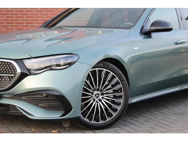 Mercedes-Benz E-Klasse Estate 300 e AMG Line | Distr | Pano | Burmester | Trekhaak | Memory  |
