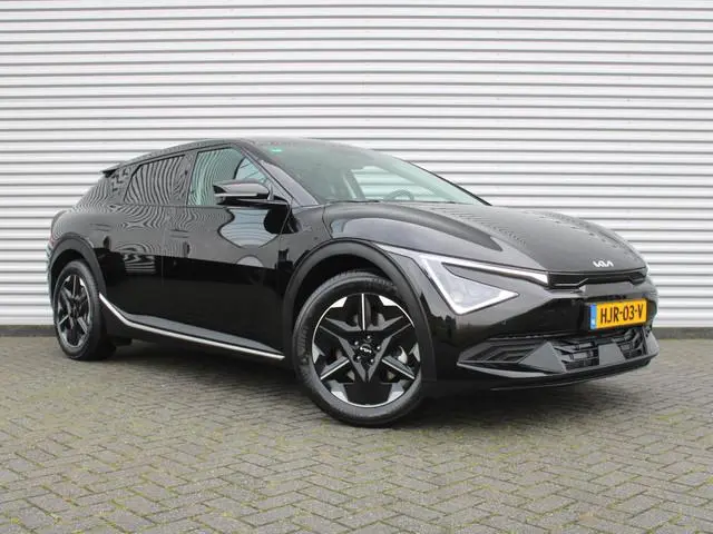 Kia EV6 Light Edition 63 kWh | Stuur-/stoelverwarming | Camera | 19" LM | LED | Cruise adapt. | Clim...