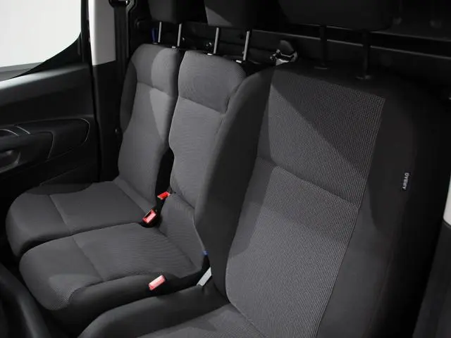 Opel Combo 1.5 BlueHDi 130PK L2 Automaat Apple Carplay / Android Auto Navigatie Trekhaak Airco Camer...