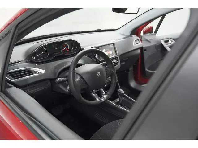 Peugeot 2008 PureTech 110 EAT6 Active | Camera | Apple CarPlay | Parkeersensoren