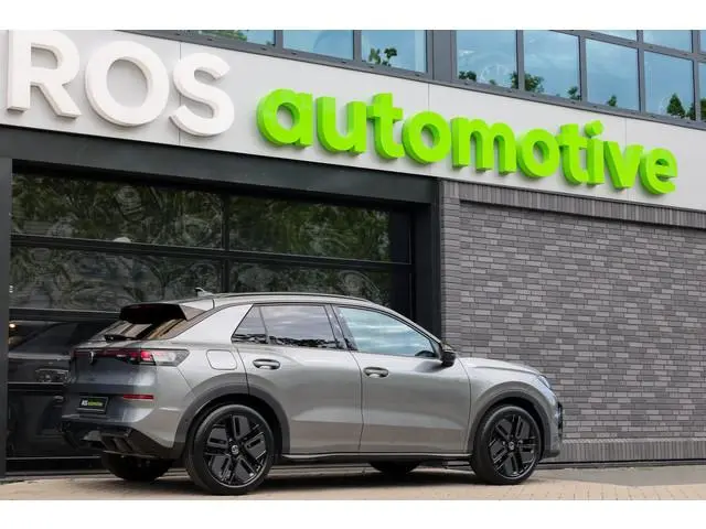 Volkswagen T-Roc 1.5 eTsi R-Line First Edition | NIEUW MODEL | BTW | CAMERA | ELEK.TREKHAAK | ACC |...
