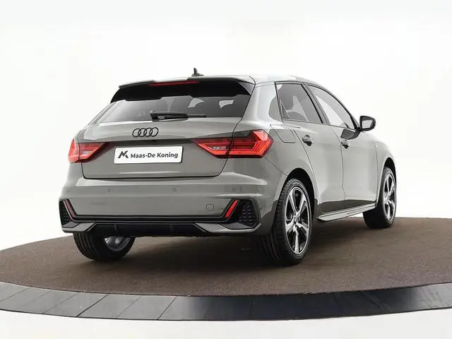 Audi A1 Sportback 25 TFSI S edition 95 PK · Achteruitrijcamera · Adaptive cruise control · Stoelverw...