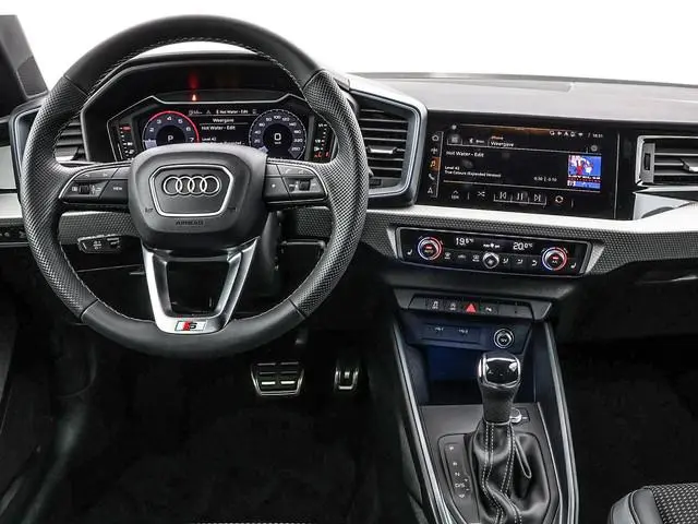 Audi A1 Sportback 25 TFSI S edition 95 PK · Achteruitrijcamera · Adaptive cruise control · Stoelverw...