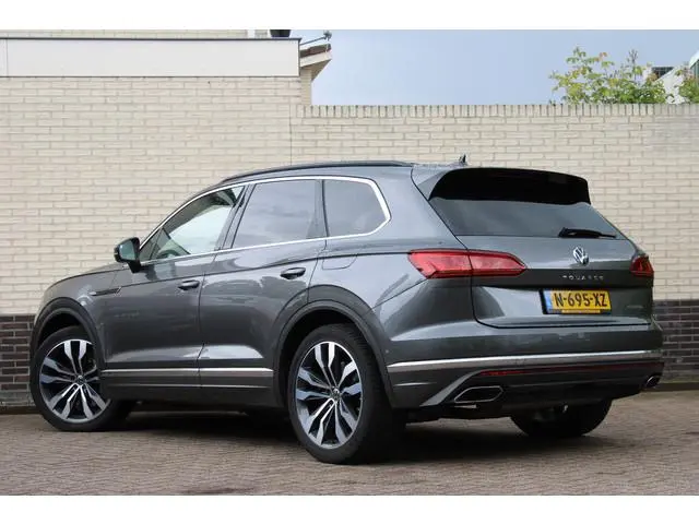 Volkswagen Touareg 3.0 TSi eHybrid Elegance | Luchtvering | Trekhaak | Memory | Head-Up | Panoramada...